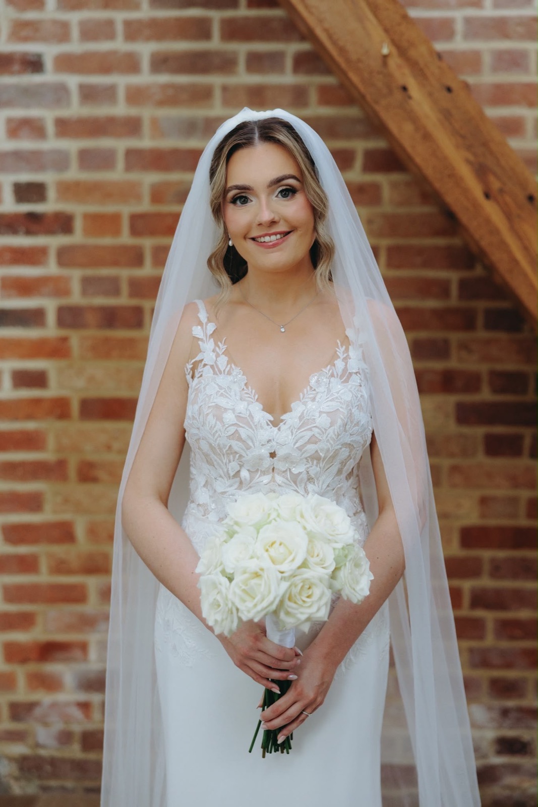 Bride with veil and white bouquet